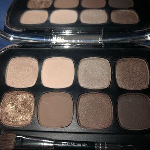 Eyeshadow palette